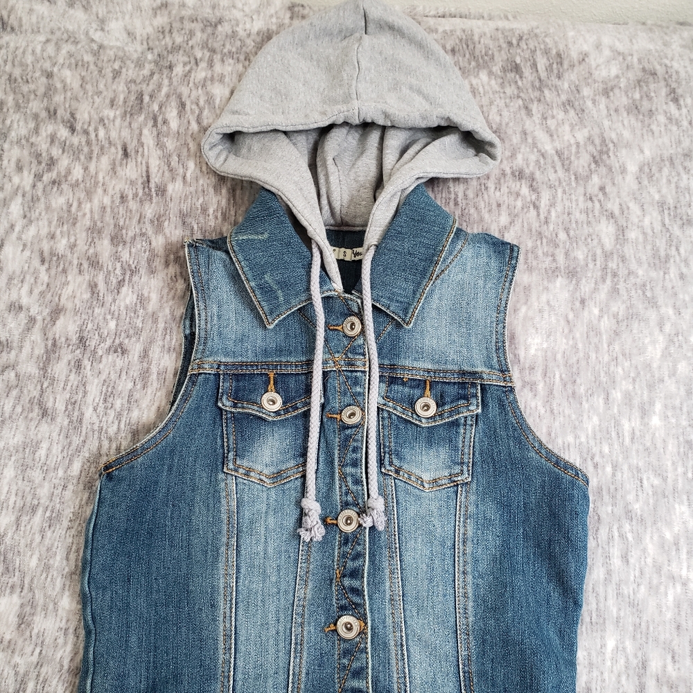 Dollhouse denim sleeveless vest with hoodie